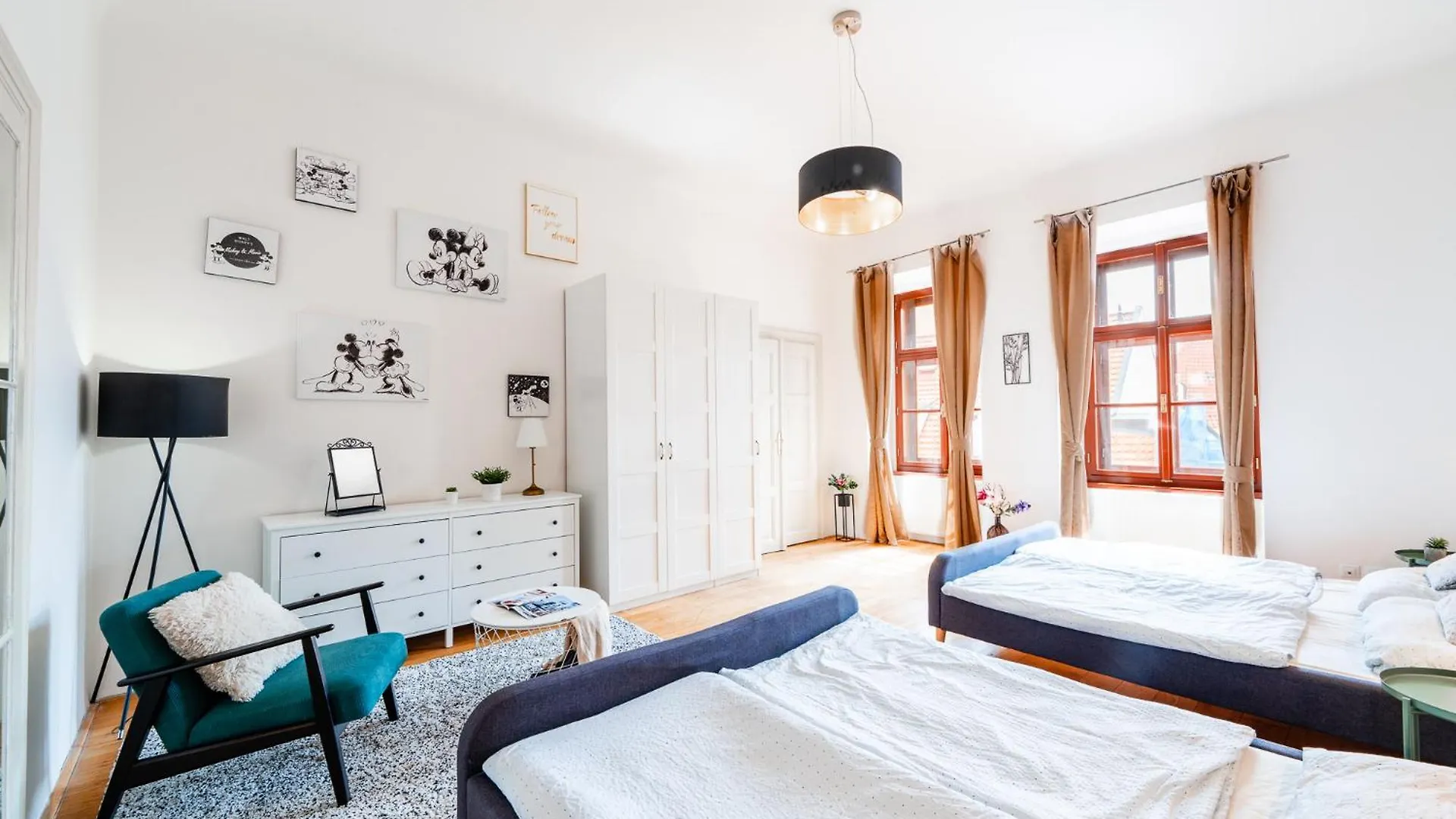 New Huge Apt Next Prague Castle And Charles Bridge联系方式